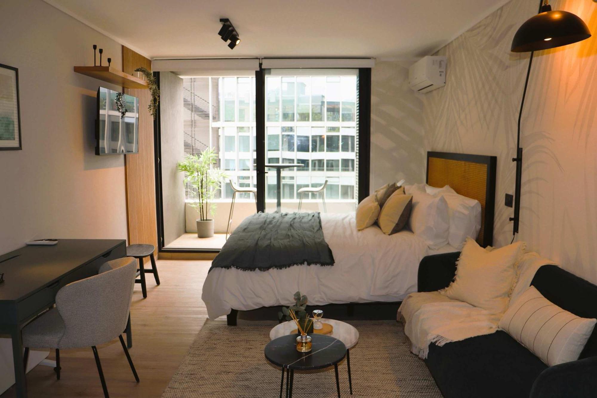 Hom I Inmejorable Y Luminoso Estudio En Condes Apartamento