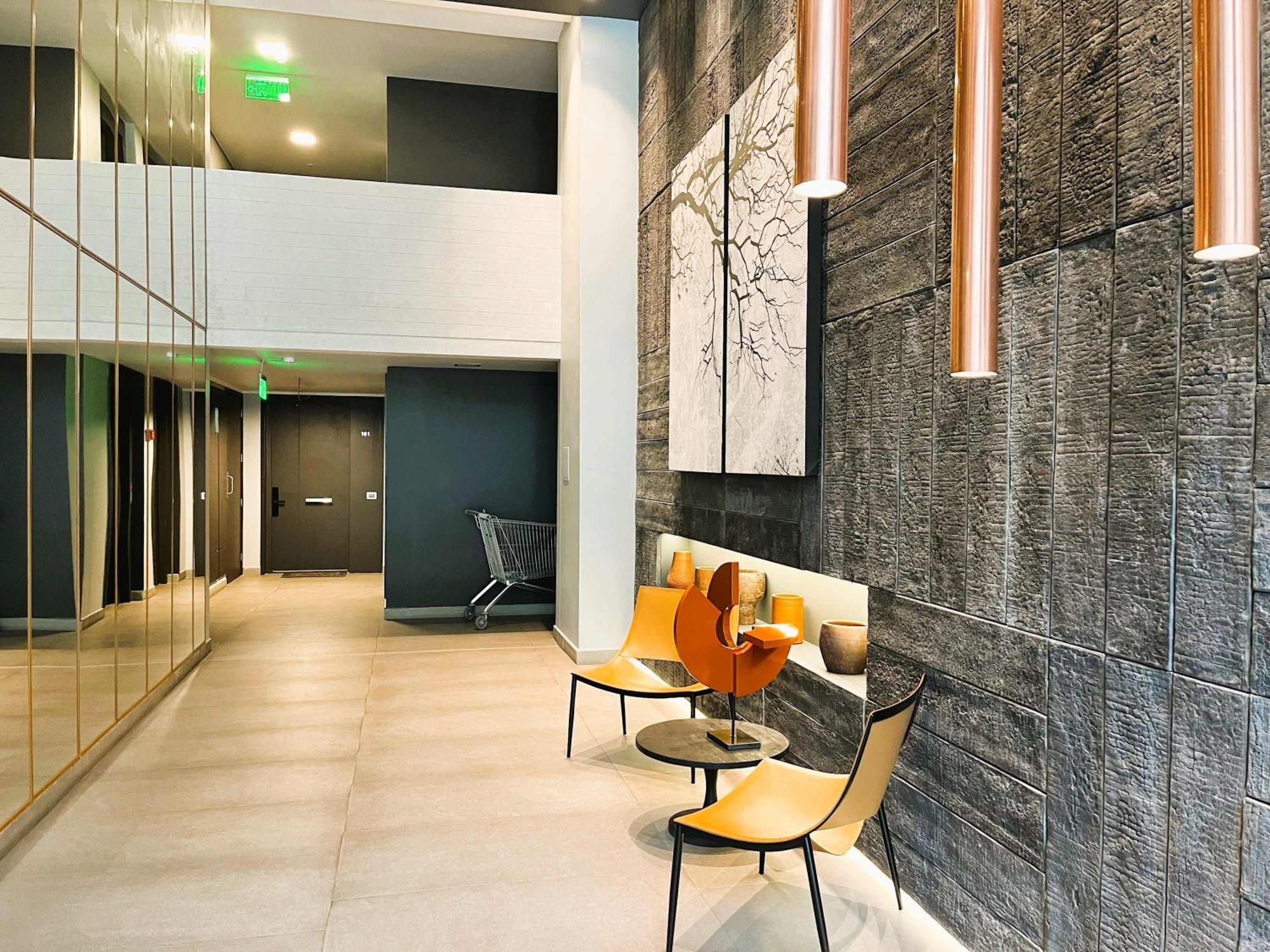 Hom I Inmejorable Y Luminoso Estudio En Condes