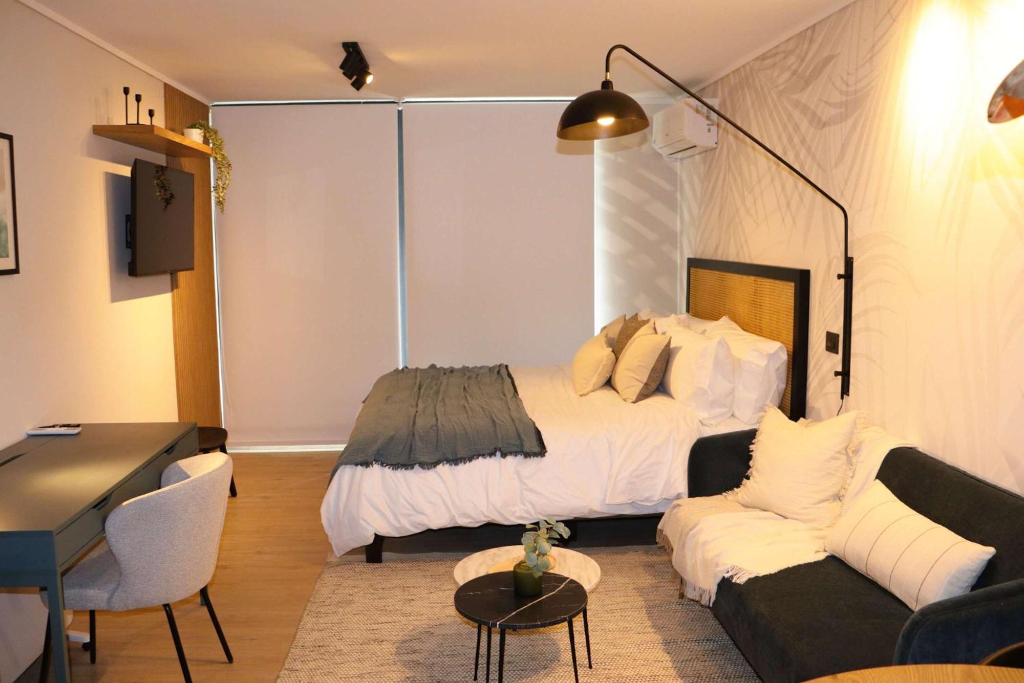 Hom I Inmejorable Y Luminoso Estudio En Condes Santiago